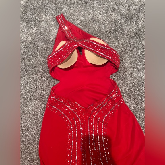 Red one shoulder prom dress - Picture 4 of 7